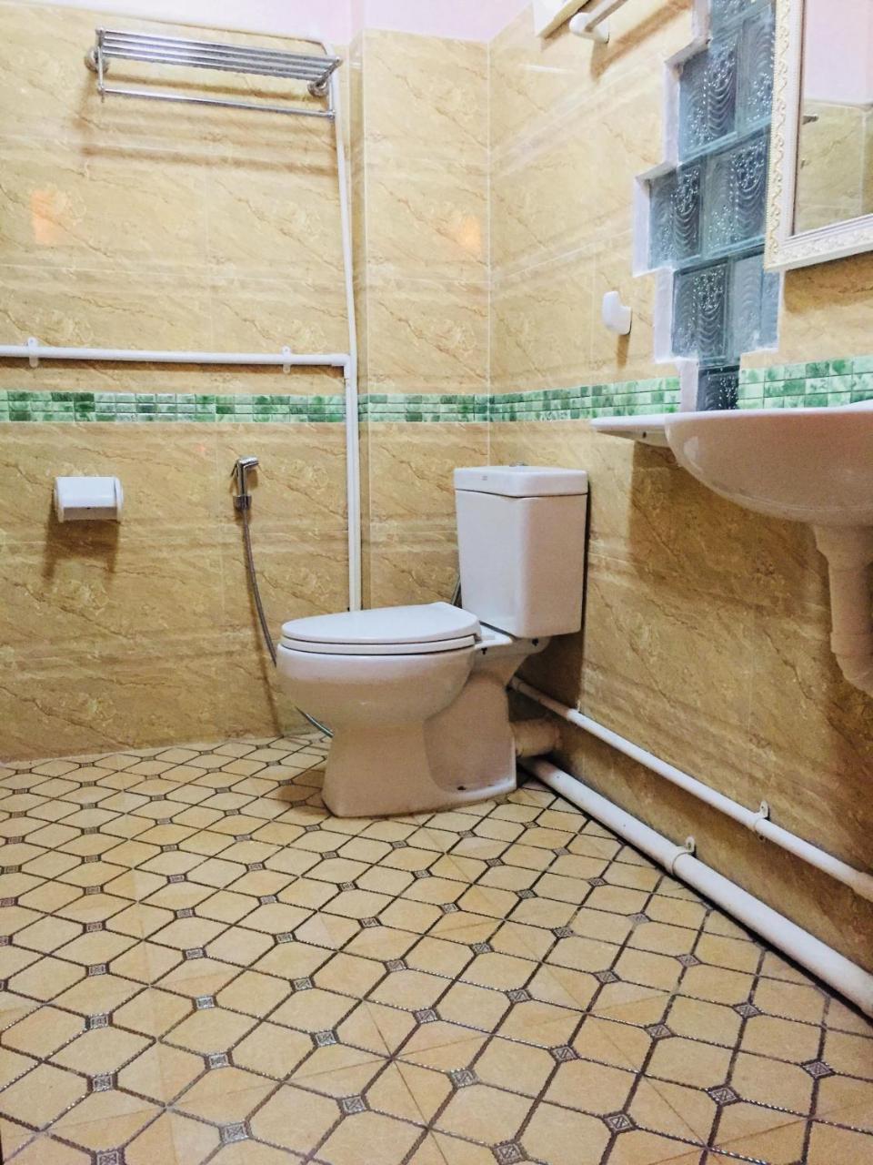 יאנגון C & Y Hotel מראה חיצוני תמונה