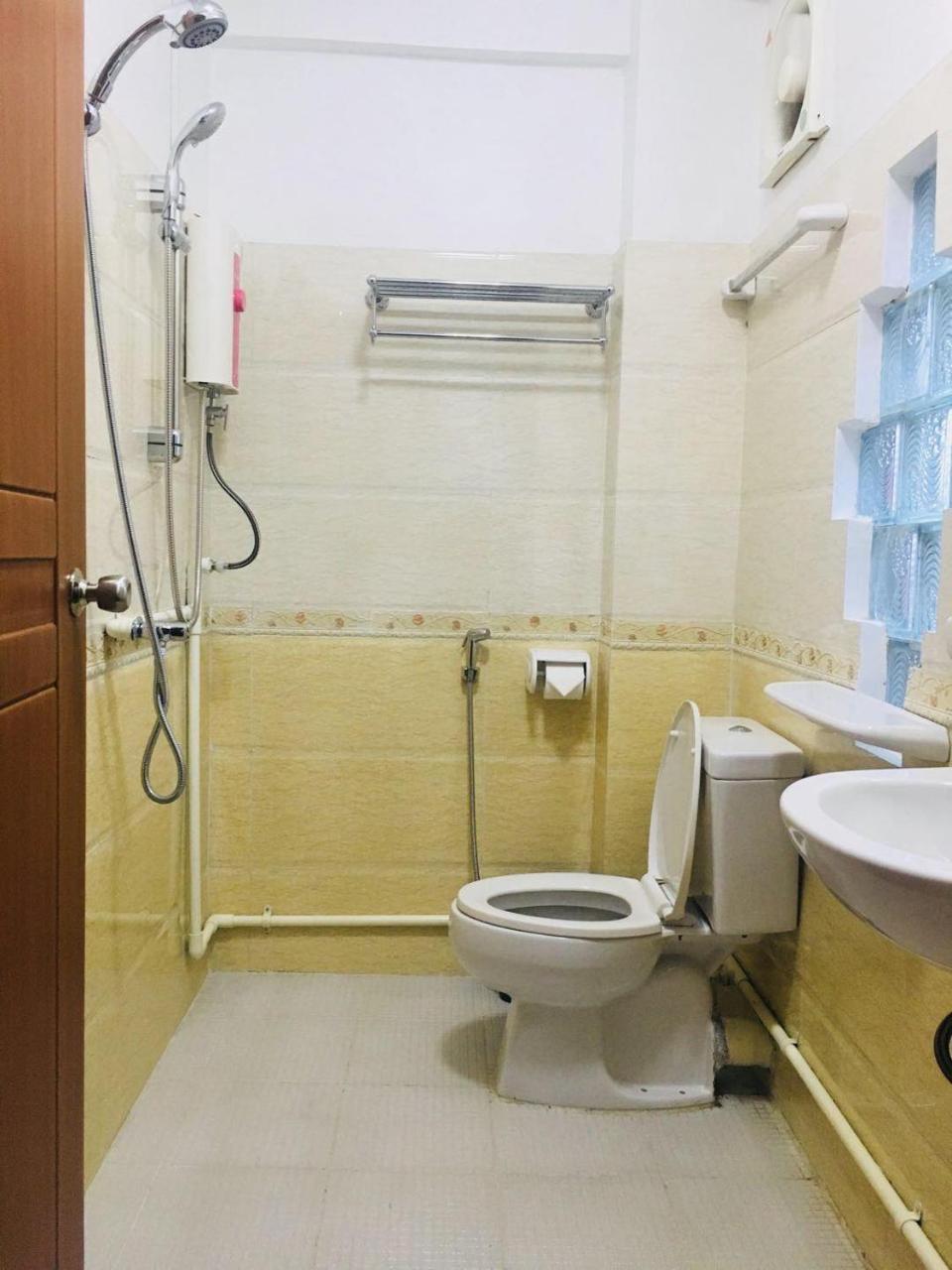 יאנגון C & Y Hotel מראה חיצוני תמונה