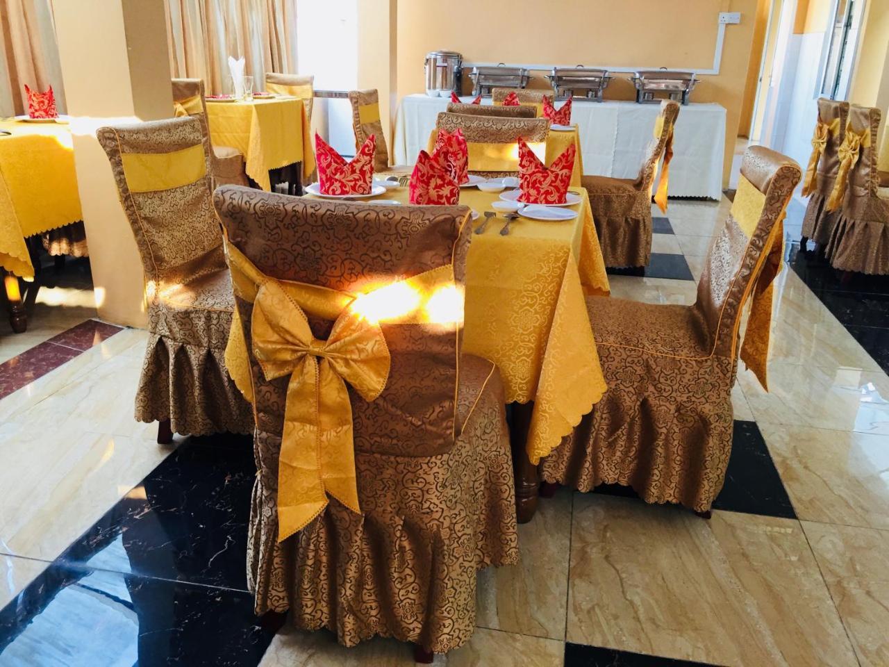 יאנגון C & Y Hotel מראה חיצוני תמונה